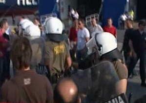 Ενταση στον Πειραιά μεταξύ μεταφορέων και αστυνομικών