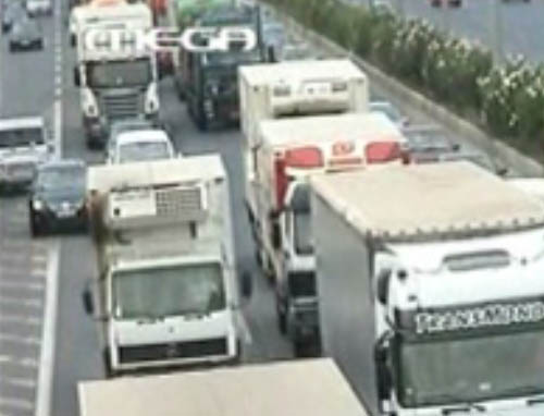 Παραμένουν στις εθνικές οδούς οι ιδιοκτήτες φορτηγών και βυτιοφόρων