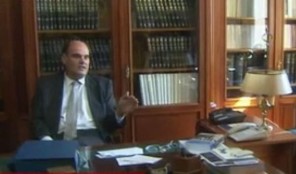 Φοιτητές σήκωσαν πανό στο γραφείο του πρύτανη