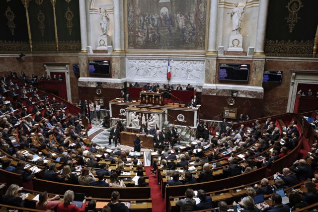 Γαλλία: Η Γερουσία ενέκρινε το πάγωμα του φόρου καυσίμων