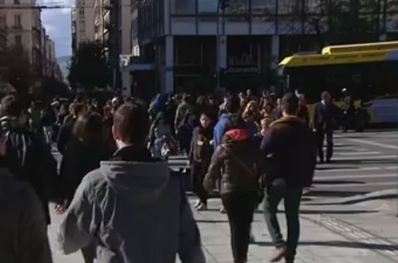 Σε κίνδυνο φτώχειας 2,5 εκατομμύρια Έλληνες