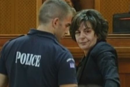 Μπουκάλι με νερό εκσφενδόνισε η Μάγδα Φύσσα στον Ρουπακιά