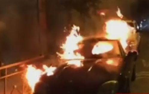 Φωτιές σε ΙΧ και κάδους από αντιεξουσιαστές στο κέντρο της Αθήνας