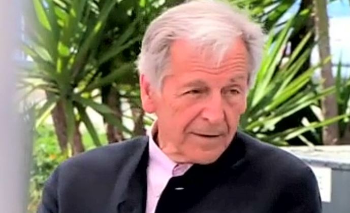 Κάννες: Όρθιοι χειροκρότησαν οι θεατές τον Κ.Γαβρά στην προβολή του «Ζ»