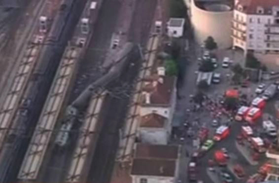 Συγκλονιστικές μαρτυρίες από τον εκτροχιασμό του τρένου στη Γαλλία