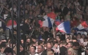 Σαρκοζί και Ολάντ «φλερτάρουν» την… Λεπέν