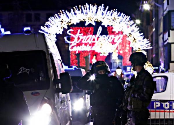 Αυξάνονται οι νεκροί – Διαφεύγει ο δράστης της επίθεσης στο Στρασβούργο