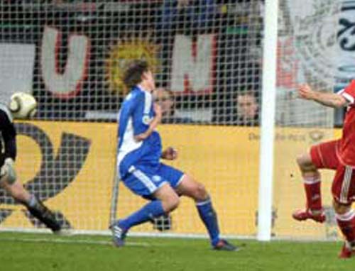 Η Μπάγερν θα είναι η αντίπαλος της Βέρντερ στον τελικό χάρη στον Ρόμπεν