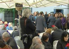 Από το συσσίτιο του Ιδρύματος Αστέγων του Δήμου τα μηνύματα Ιερώνυμου και Καμίνη