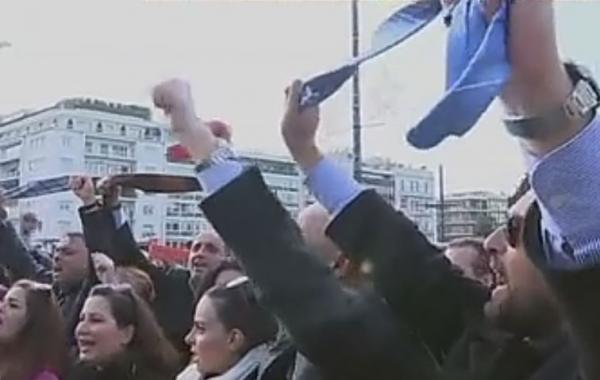 Γιγαντώνεται η εξέγερση της «γραβάτας»