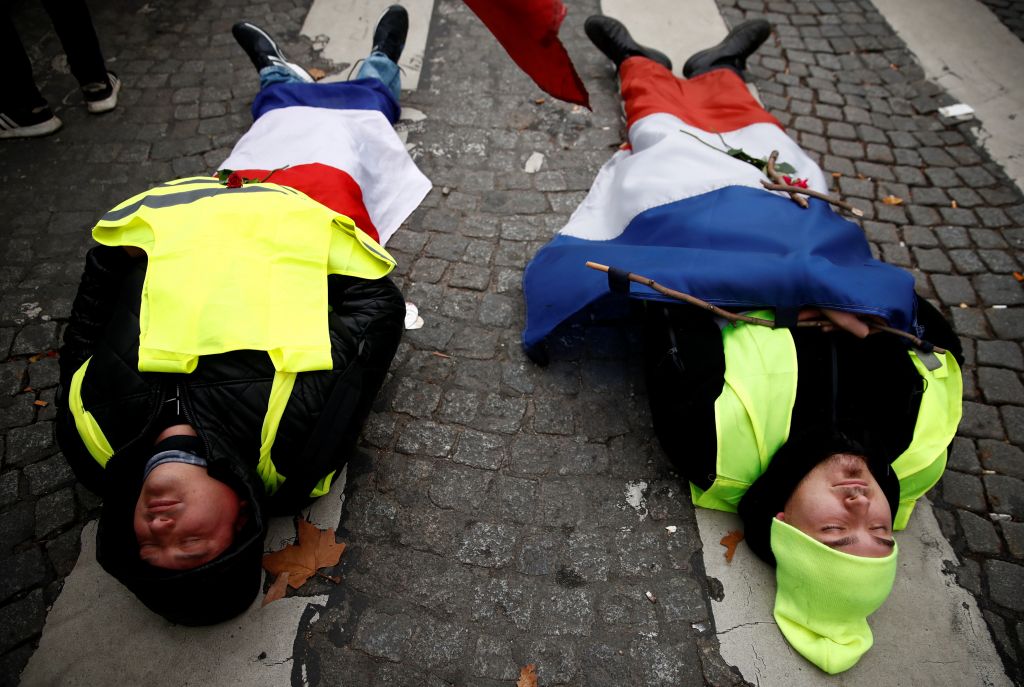 Παρίσι: Συμπλοκές, αποκλεισμοί δρόμων, δεκάδες συλλήψεις