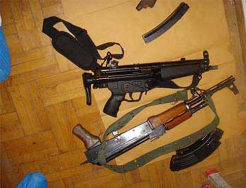 «Καθαρά» τα τρία πιστόλια που βρέθηκαν στη γιάφκα της Κυψέλης