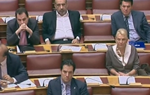 Αντιπαράθεση στη Βουλή για τους «βασανισμούς» στην αστυνομική διεύθυνση