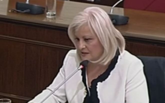 Σεξιστικές συμπεριφορές εντός Βουλής καταγγέλλουν γυναίκες βουλευτές