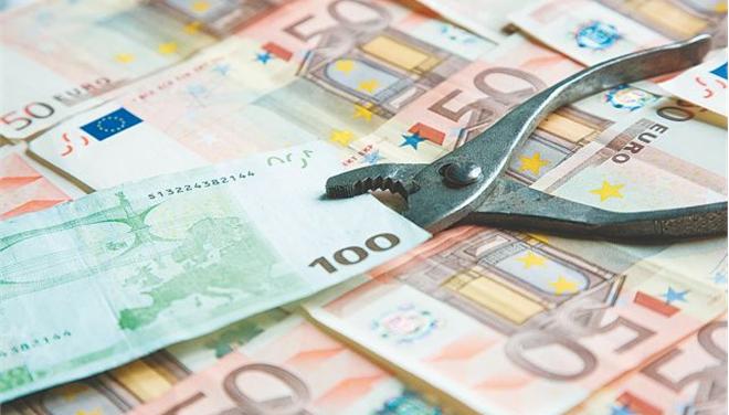 «Μαύρη τρύπα» στα έσοδα το πρώτο τρίμηνο του 2013