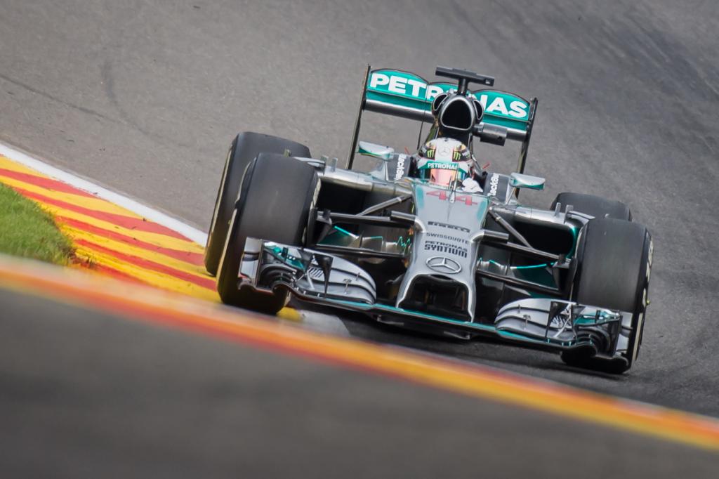 O Lewis Hamilton μας ξεναγεί στην πίστα της Monza