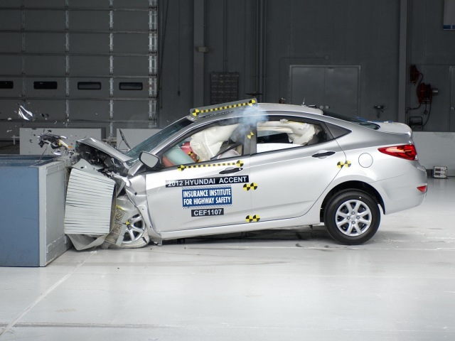 Hyundai Accent – IIHS Crash Test