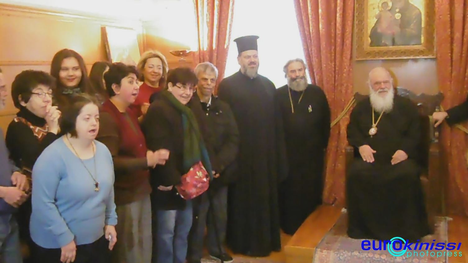 Κάλαντα Χριστουγέννων στον Αρχιεπίσκοπο Ιερώνυμο από μαθητές και συλλόγους