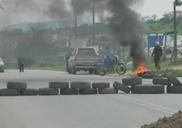 Οδοφράγματα στην Ιερισσό-Η νομιμότητα θα αποκατασταθεί, λέει ο Δένδιας