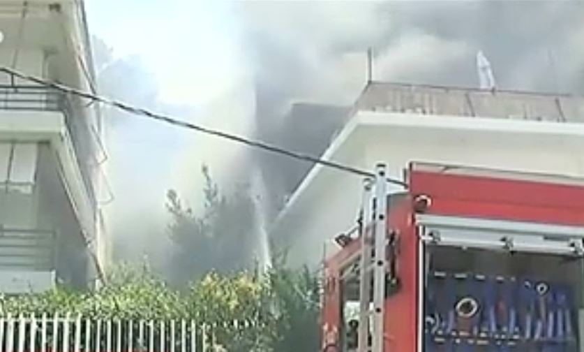 Υμηττός: Κάηκαν σπίτια, κινδύνευσαν άνθρωποι, μάχη για να σβήσει η φωτιά