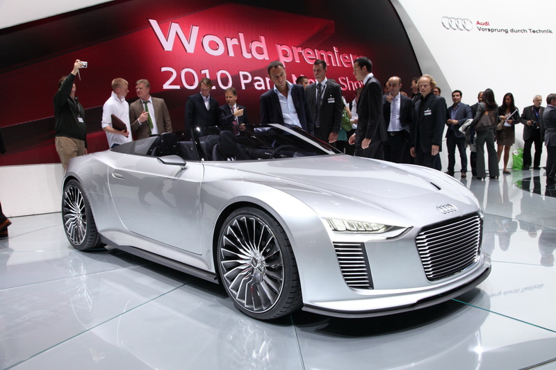 2010 Paris Mondial de l’ Automobile: Audi e-tron Spyder
