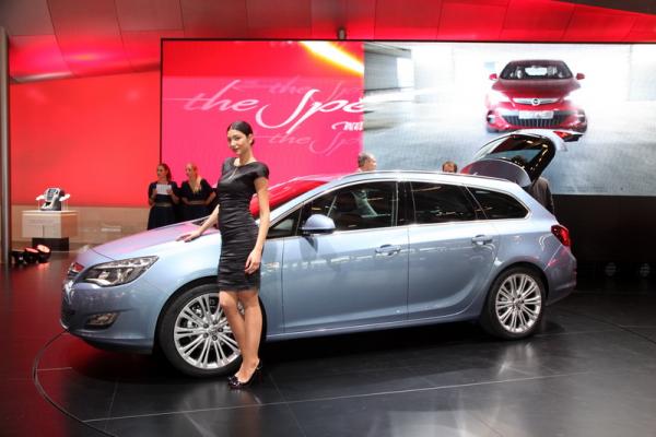 2010 Paris Mondial de l’ Automobile: Opel