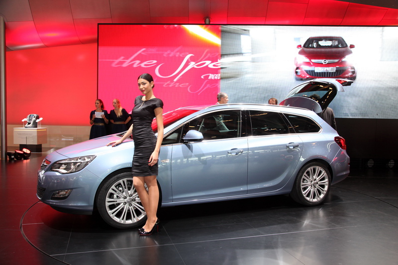 2010 Paris Mondial de l’ Automobile: Opel