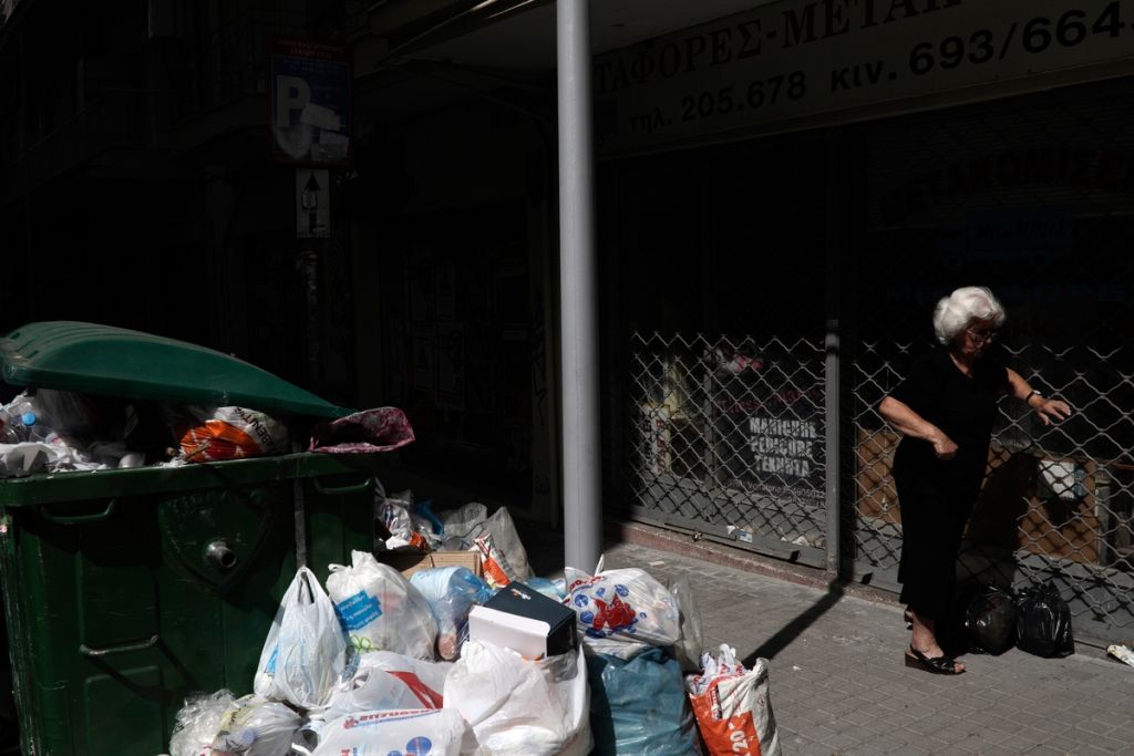 Θεσσαλονίκη: «Πνίγουν» την πόλη τα σκουπίδια