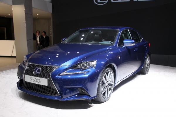 Έκθεση Γενεύης 2013: Lexus IS 300h