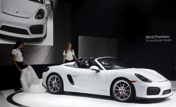 H αποκάλυψη της Porsche Boxster Spyder στη Νέα Υόρκη