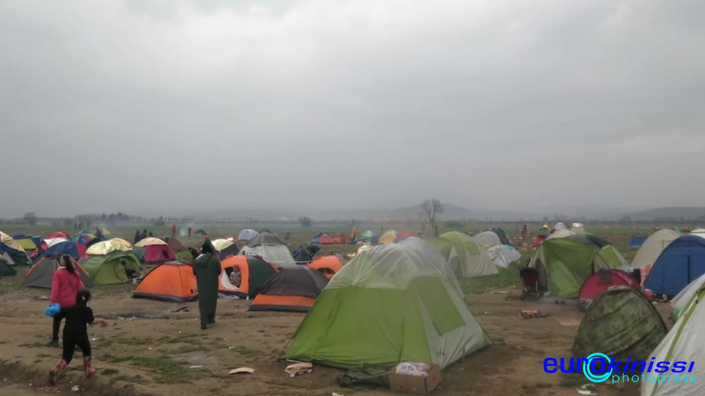 Δύσκολες οι συνθήκες στην Ειδομένη λόγω της βροχής