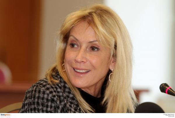 Αποδοκιμασίες και για την Αννα Νταλάρα