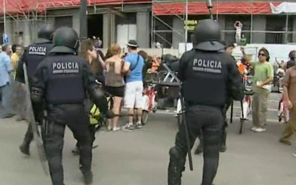 Συγκρούσεις αστυνομικών με «αγανακτισμένους» στη Μαδρίτη