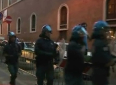 Επεισόδια από διαδηλωτές έξω την Ιταλική Γερουσία