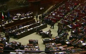 Η Ιταλία δέχεται εποπτεία από ΔΝΤ και Κομισιόν