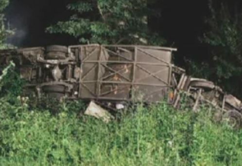 Tουλάχιστον 38 νεκροί από πτώση λεωφορείου σε χαράδρα στη νότια Ιταλία