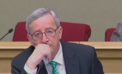 Ο Ζακ Κλωντ Γιούνκερ αποχωρεί από την πρωθυπουργία λόγω σκανδάλου