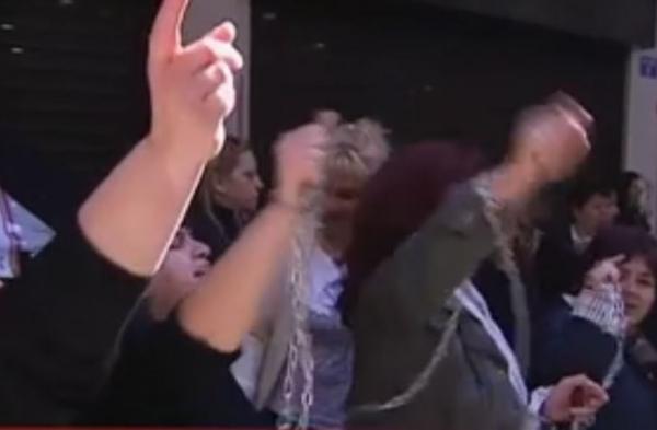 Με αντίσκηνα έξω από το ΥΠΟΙΚ οι καθαρίστριες