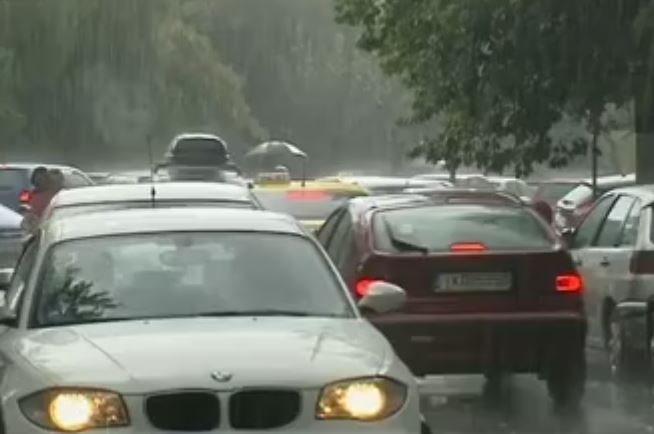 Προβλήματα στα βόρεια προάστια από την νεροποντή