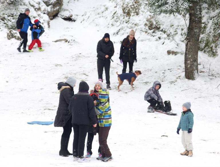Εξασθενούν τα έντονα καιρικά φαινόμενα – Παραμένουν οι χαμηλές θερμοκρασίες