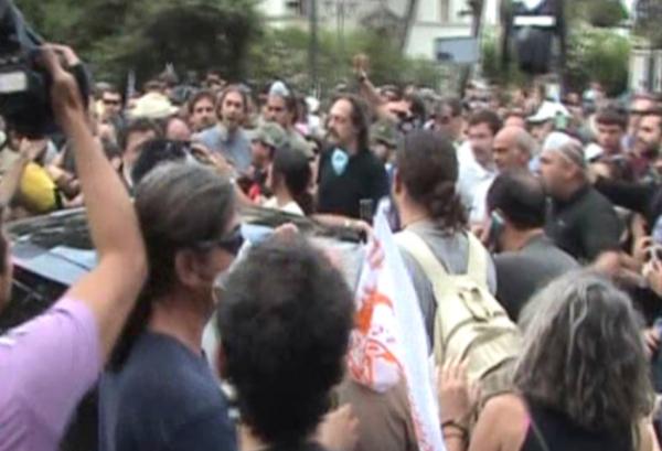 Πέταξαν γιαούρτι στη Λ. Κανέλλη