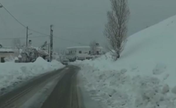 Συνεχίζονται τα προβλήματα από το χιόνι σε αρκετές περιοχές