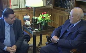 Ο Γ.Καρατζαφέρης στον Πρόεδρο της Δημοκρατίας