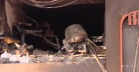 Η Αθήνα μετρά τις πληγές της λίγες ώρες μετά τις φωτιές, τις καταστροφές, το πλιάτσικο