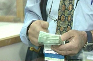 Λιγοστεύουν τα λεφτά