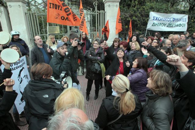 Νέα ένταση έξω από το υπουργείο Οικονομικών στο Σύνταγμα