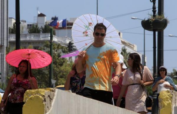 «Mίνι καύσωνας» με τον υδράργυρο να αγγίζει τους 40 βαθμούς