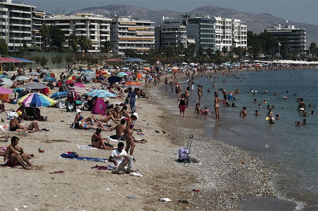 «Mίνι καύσωνας» εν όψει, έως και 40 βαθμοί την Τρίτη