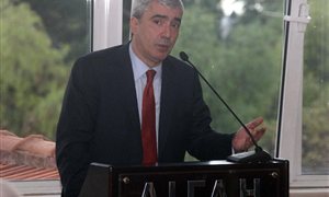 Καταδικάζει η κυβέρνηση την επίθεση στον Γ.Καμίνη με αιχμές κατά ΣΥΡΙΖΑ