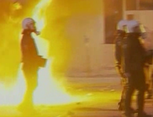 Προκαταρκτική εξέταση για τον αστυνομικό με προτεταμένο όπλο στην Κερατέα